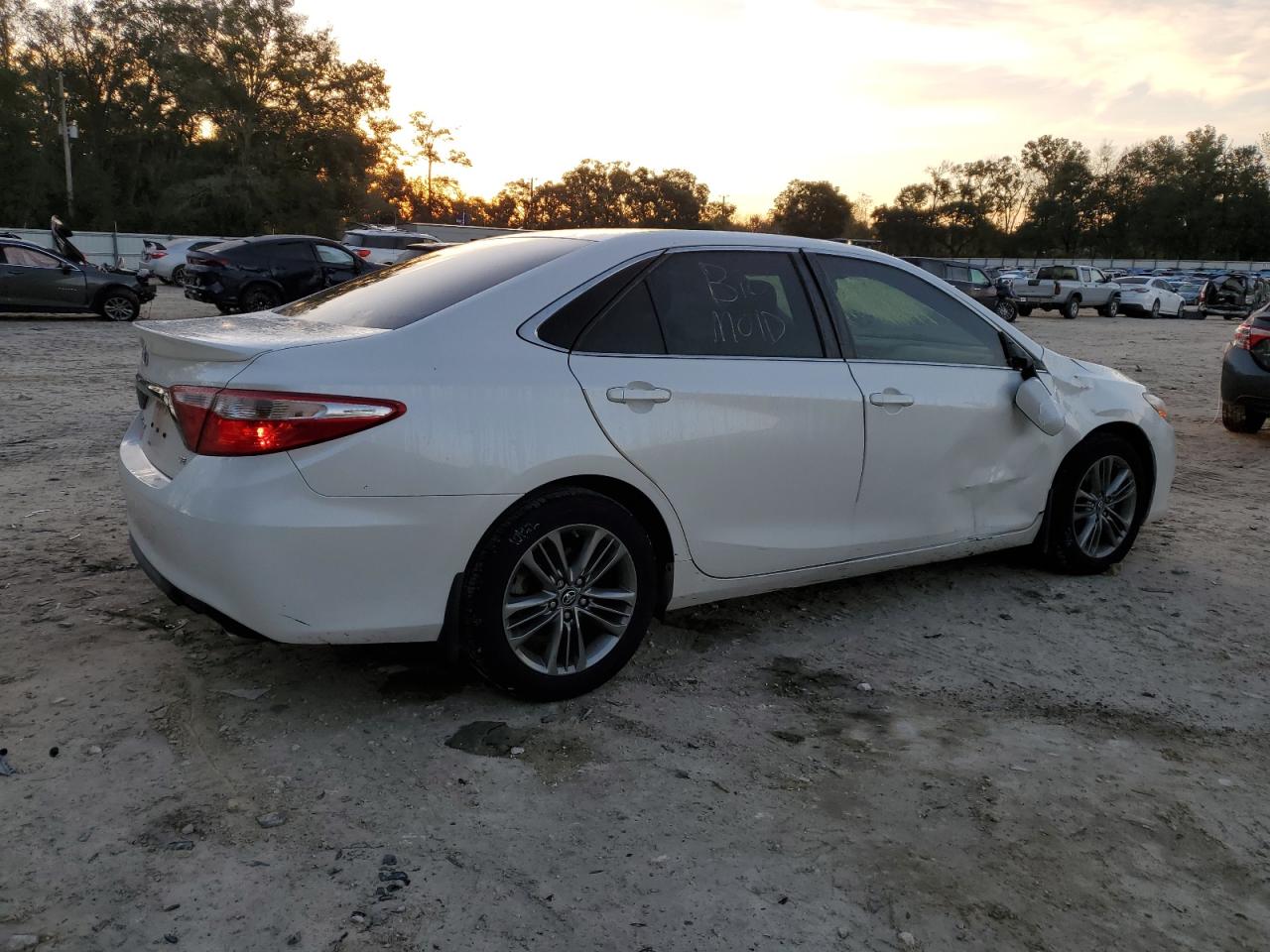 Obraz 3 z 2017 TOYOTA CAMRY LE 2017 z VIN 4T1BF1FK7HU445454