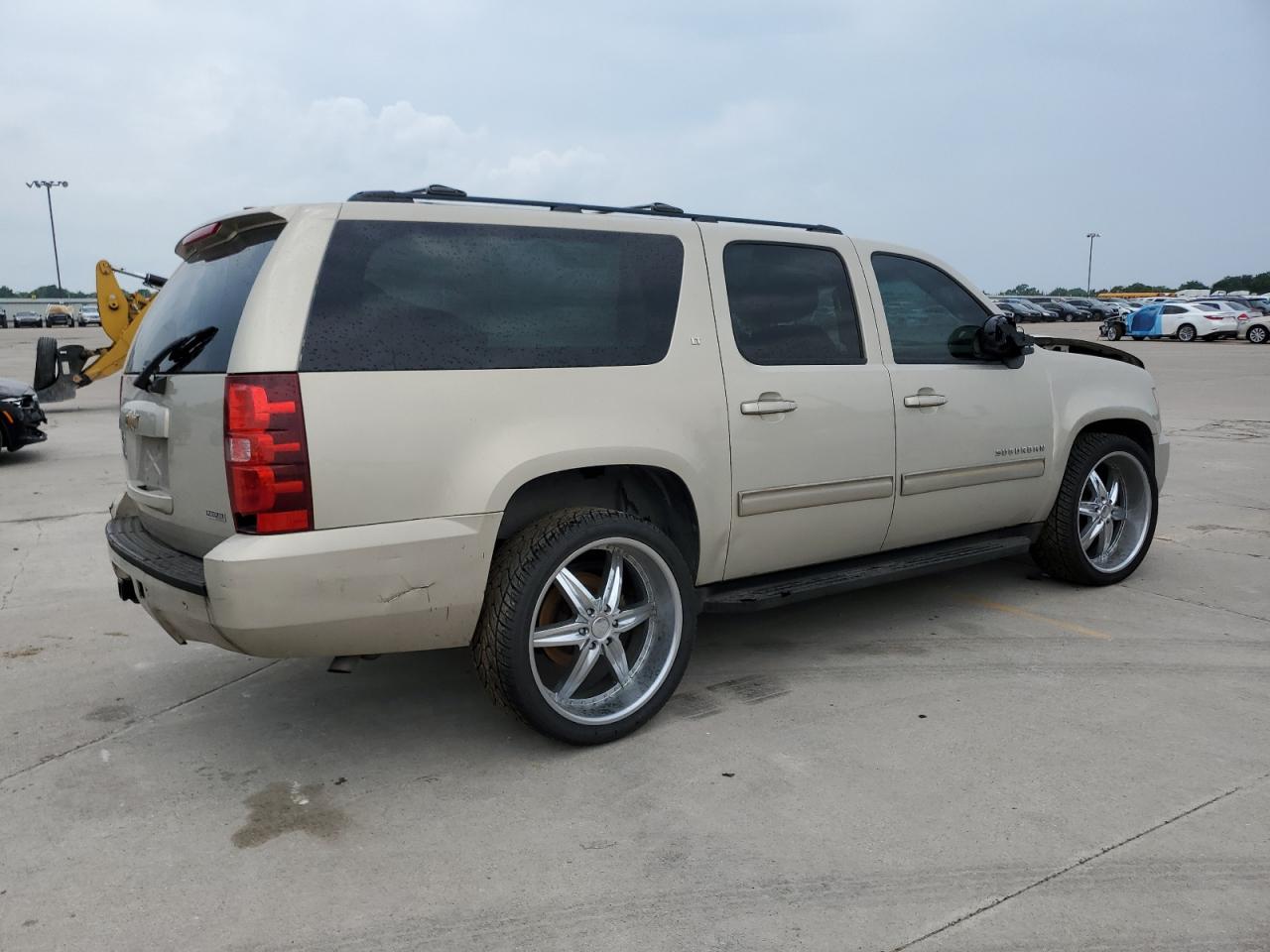 Image 3 of 2010 CHEVROLET SUBURBAN C1500 LT 2010 with VIN 1GNUCJE09AR228266
