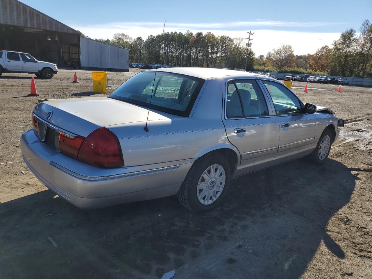 Изображение 3 2005 MERCURY GRAND MARQUIS GS 2005 с VIN 2MEFM74W45X639897