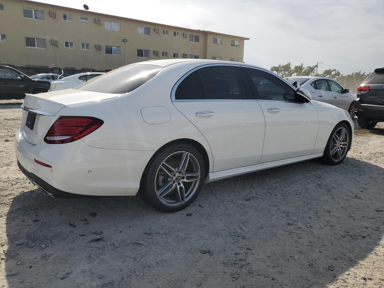 Obraz 3 z 2019 MERCEDES-BENZ E 300 2019 z VIN WDDZF4JB8KA584650