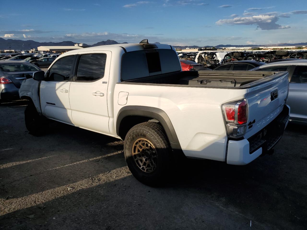 Image 2 of 2022 TOYOTA TACOMA DOUBLE CAB 2022 with VIN 3TYCZ5AN8NT100561