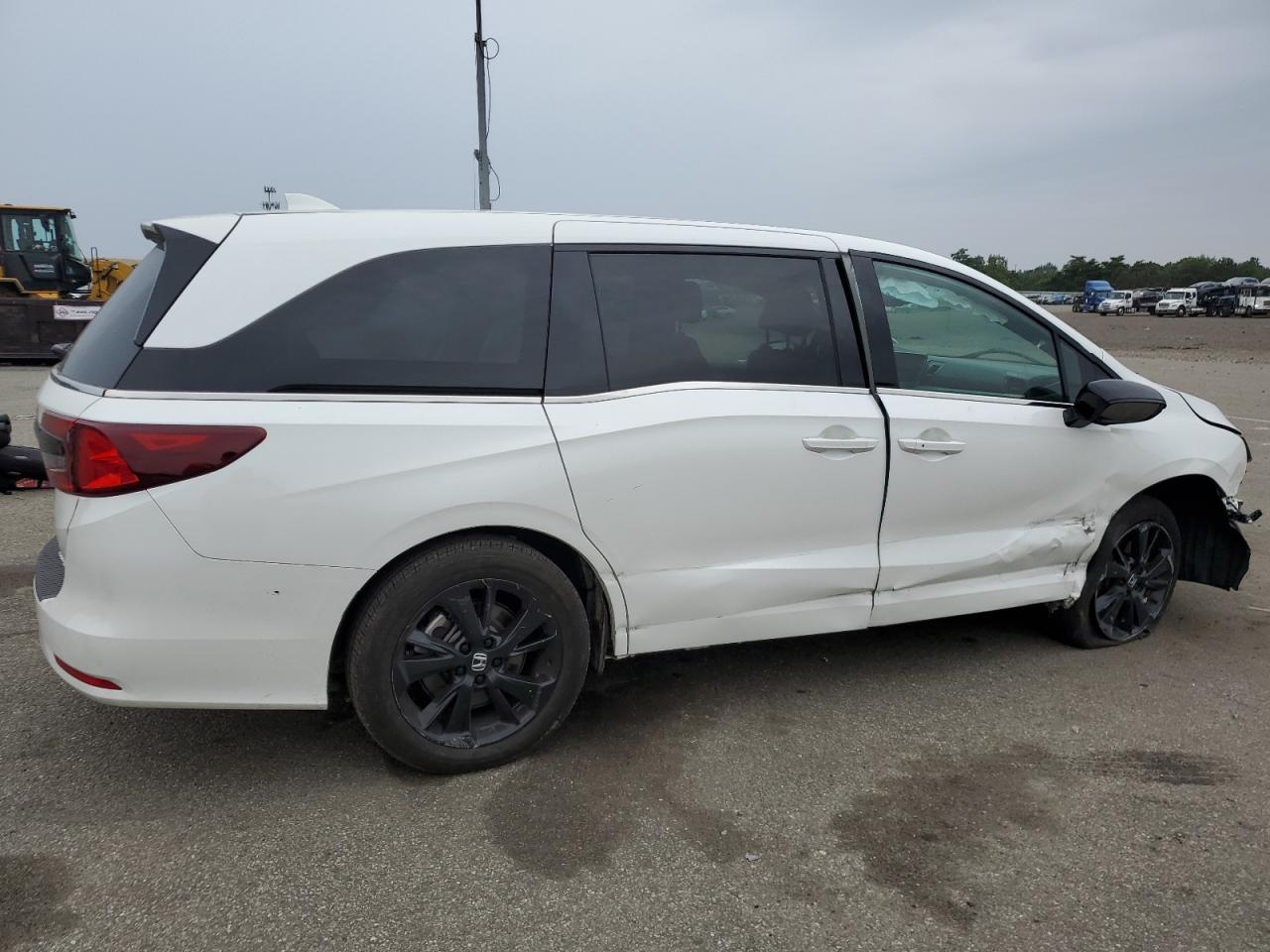 Image 3 of 2023 HONDA ODYSSEY SPORT-L 2023 with VIN 5FNRL6H74PB004065