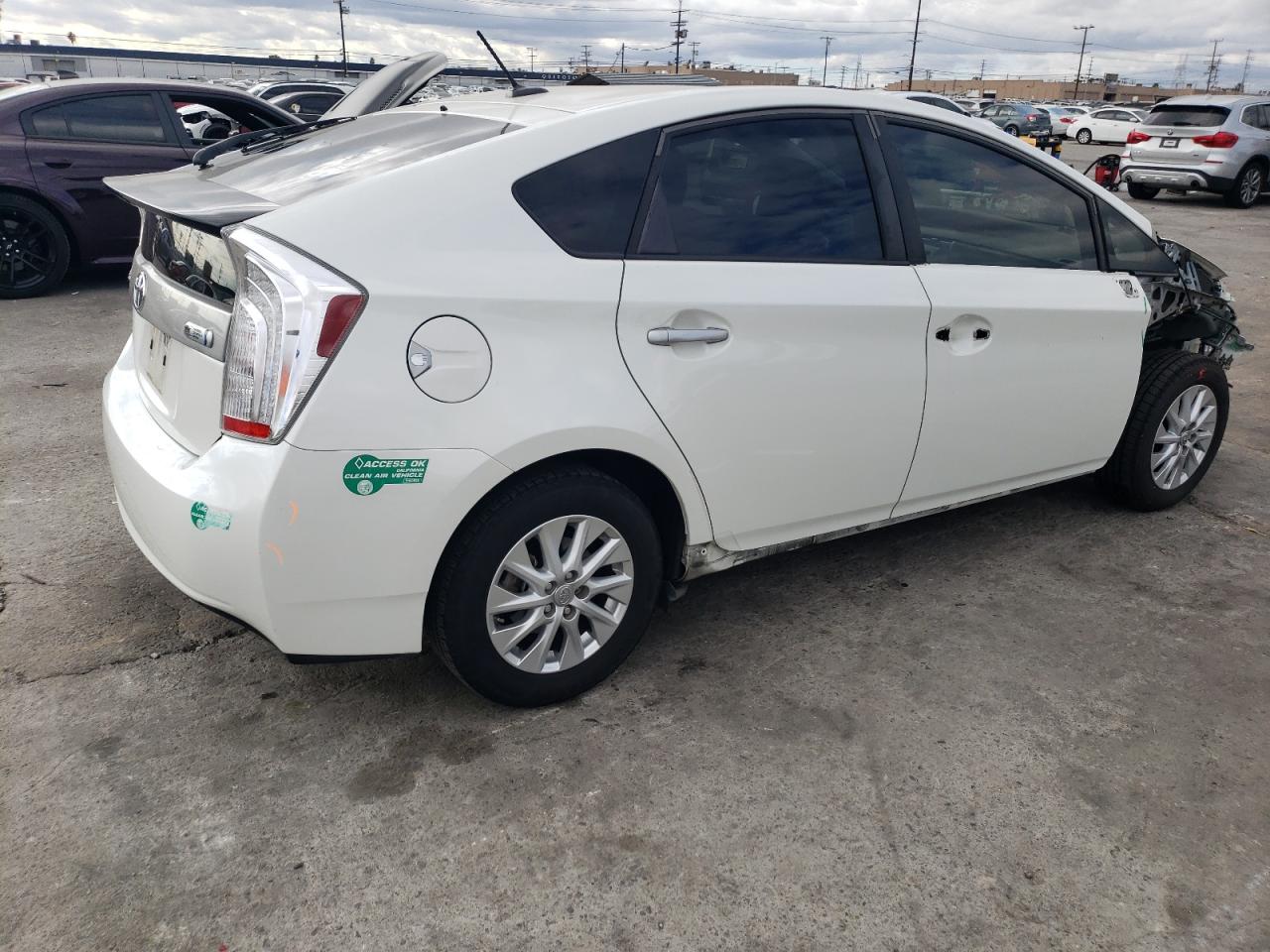 Image 3 of 2014 TOYOTA PRIUS PLUG-IN  2014 with VIN JTDKN3DP5E3060932