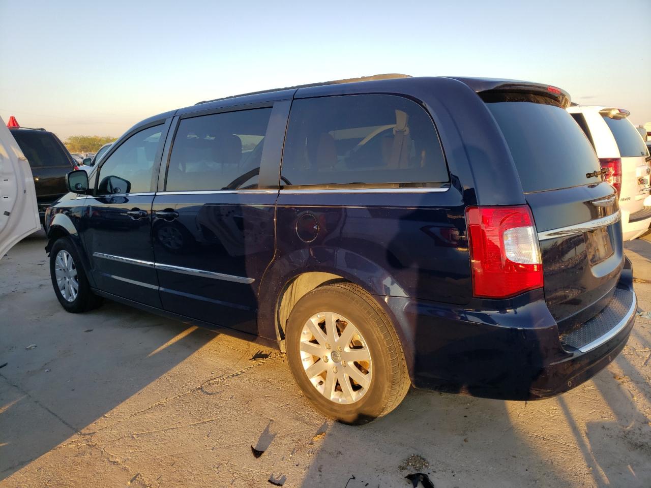 Изображение 2 2014 CHRYSLER TOWN & COUNTRY TOURING 2014 с VIN 2C4RC1BG6ER165739