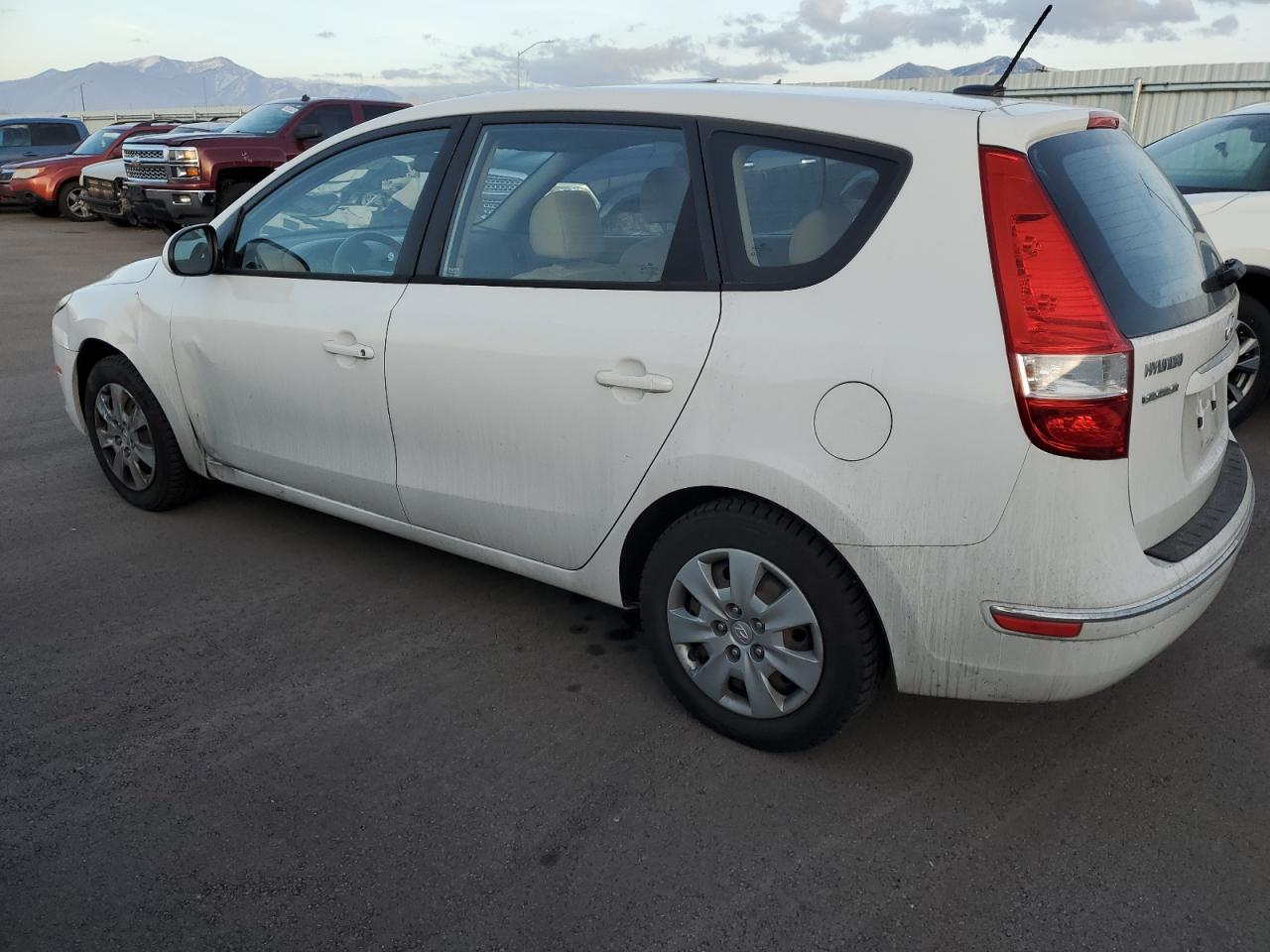 Obraz 2 z 2011 HYUNDAI ELANTRA TOURING GLS 2011 z VIN KMHDB8AE7BU098875