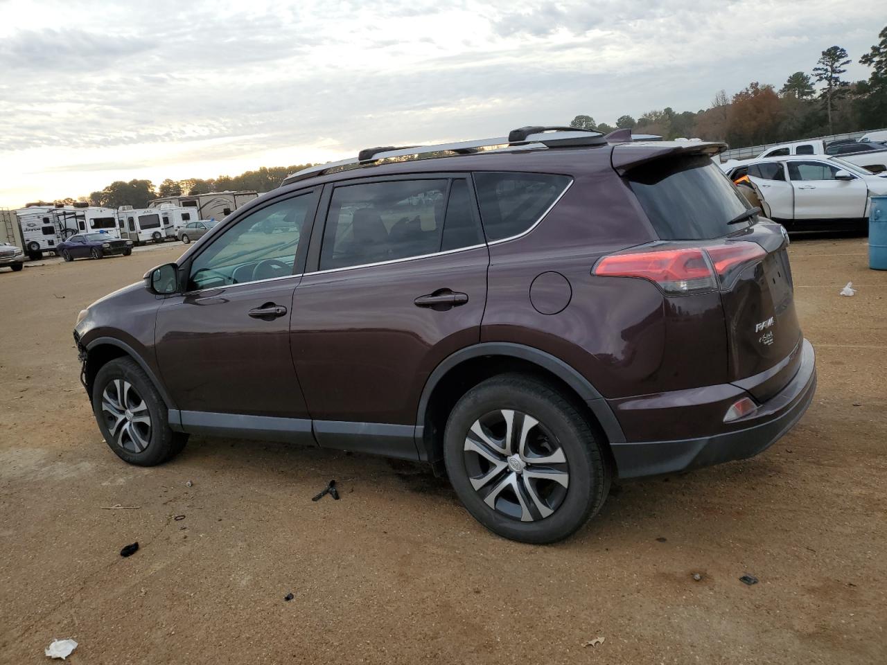 Изображение 2 2017 TOYOTA RAV4 LE 2017 с VIN 2T3BFREV8HW580041