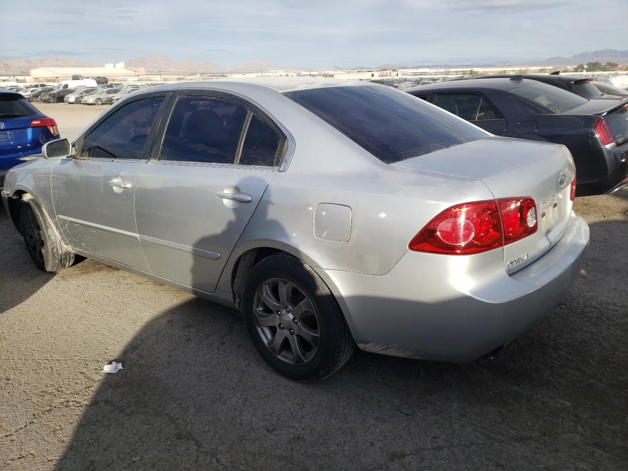 Image 2 of 2007 KIA OPTIMA LX 2007 with VIN KNAGE124X75157003