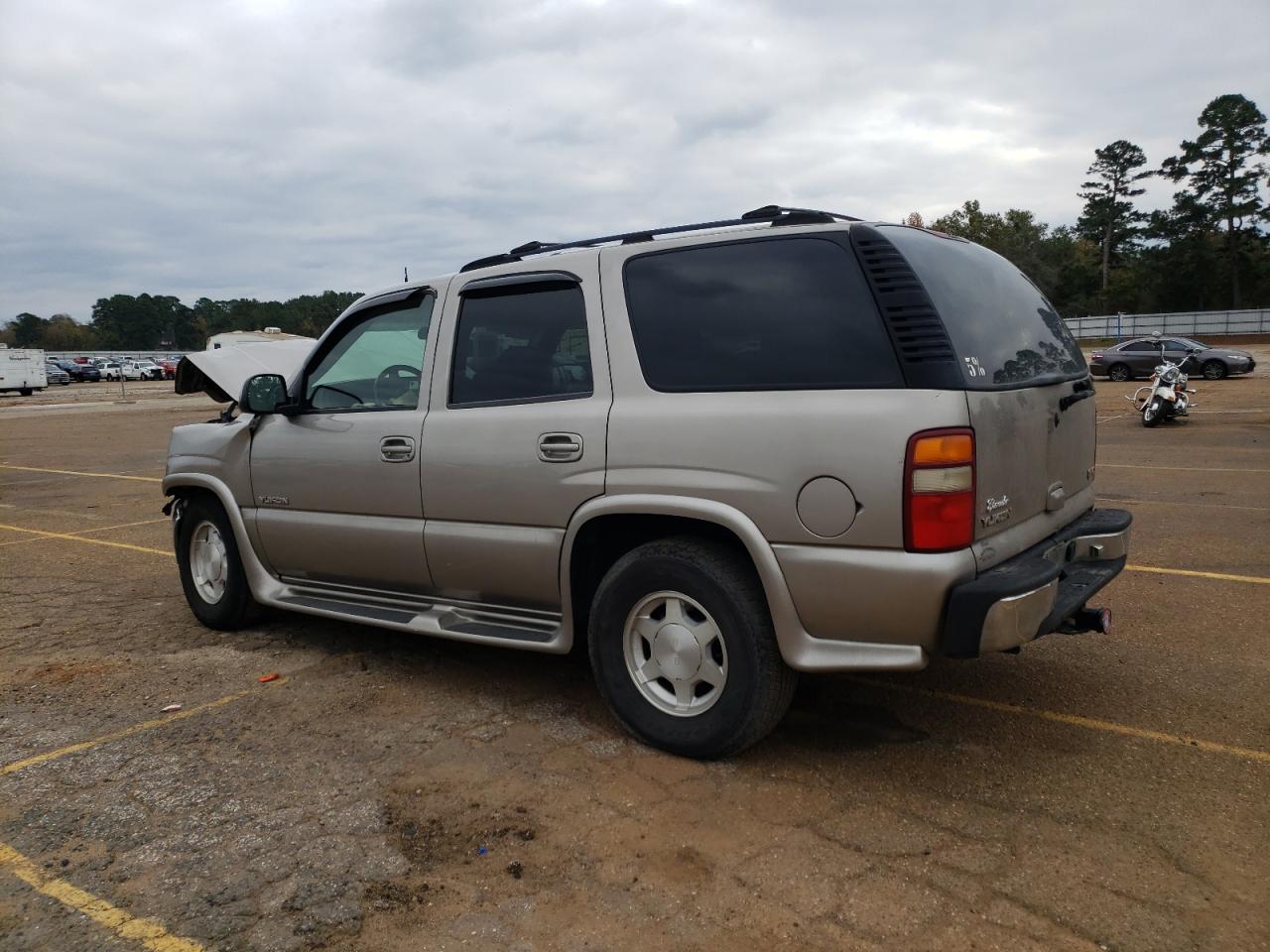 Image 2 of 2003 GMC YUKON  2003 with VIN 1GKEC13V33R276297