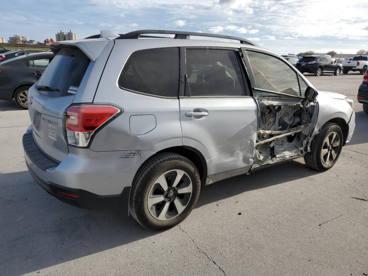 Изображение 3 2017 SUBARU FORESTER 2.5I PREMIUM 2017 с VIN JF2SJAEC1HH479266