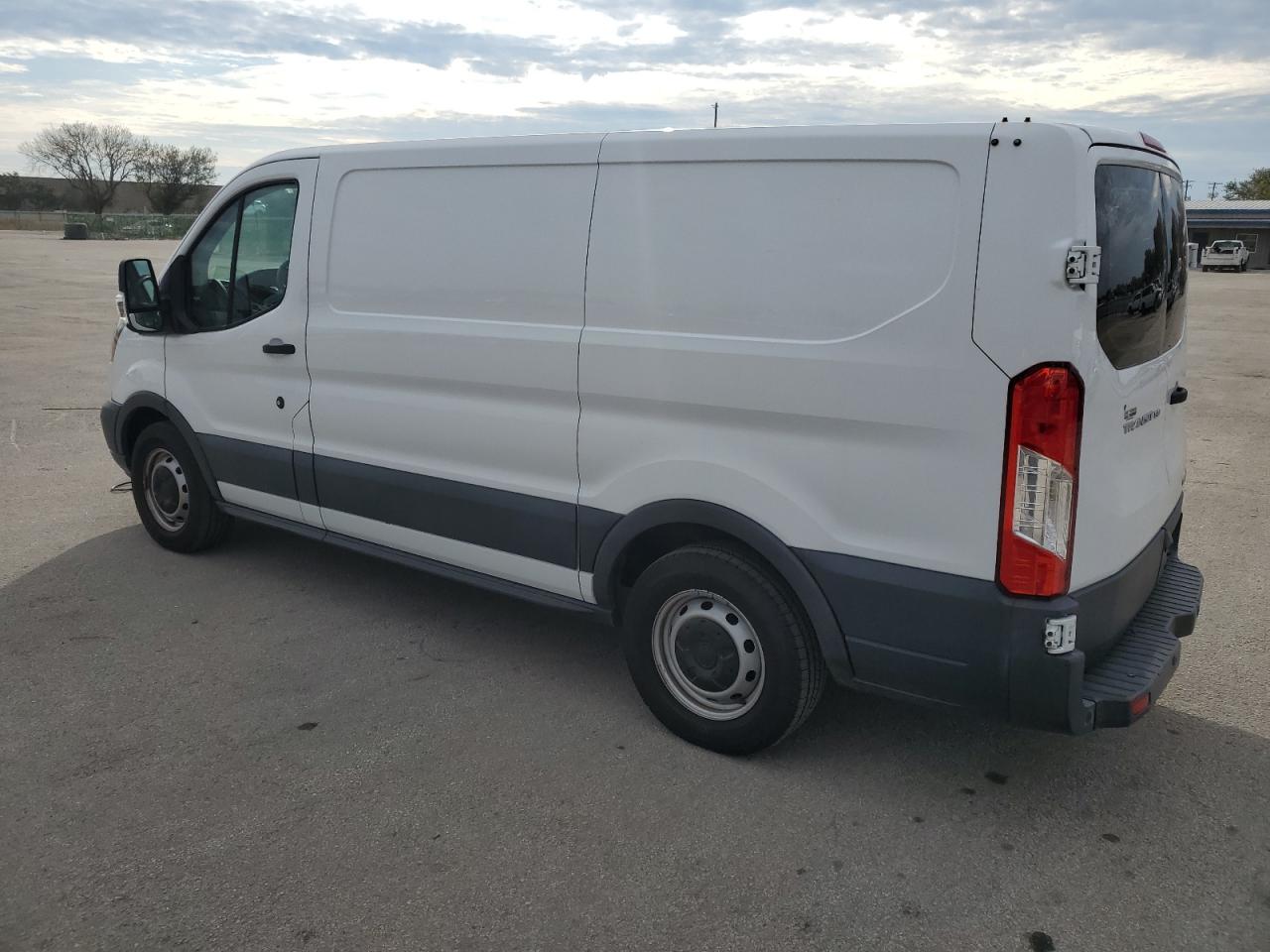 Obraz 2 z 2016 FORD TRANSIT T-150 2016 z VIN 1FTYE1YM4GKB40987