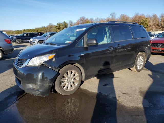 2017 TOYOTA SIENNA LE 2017 image