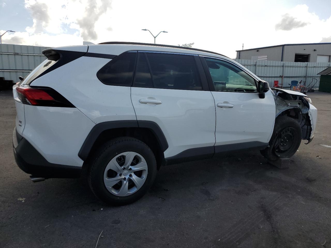 Image 3 of 2020 TOYOTA RAV4 LE 2020 with VIN 2T3F1RFV3LW085947