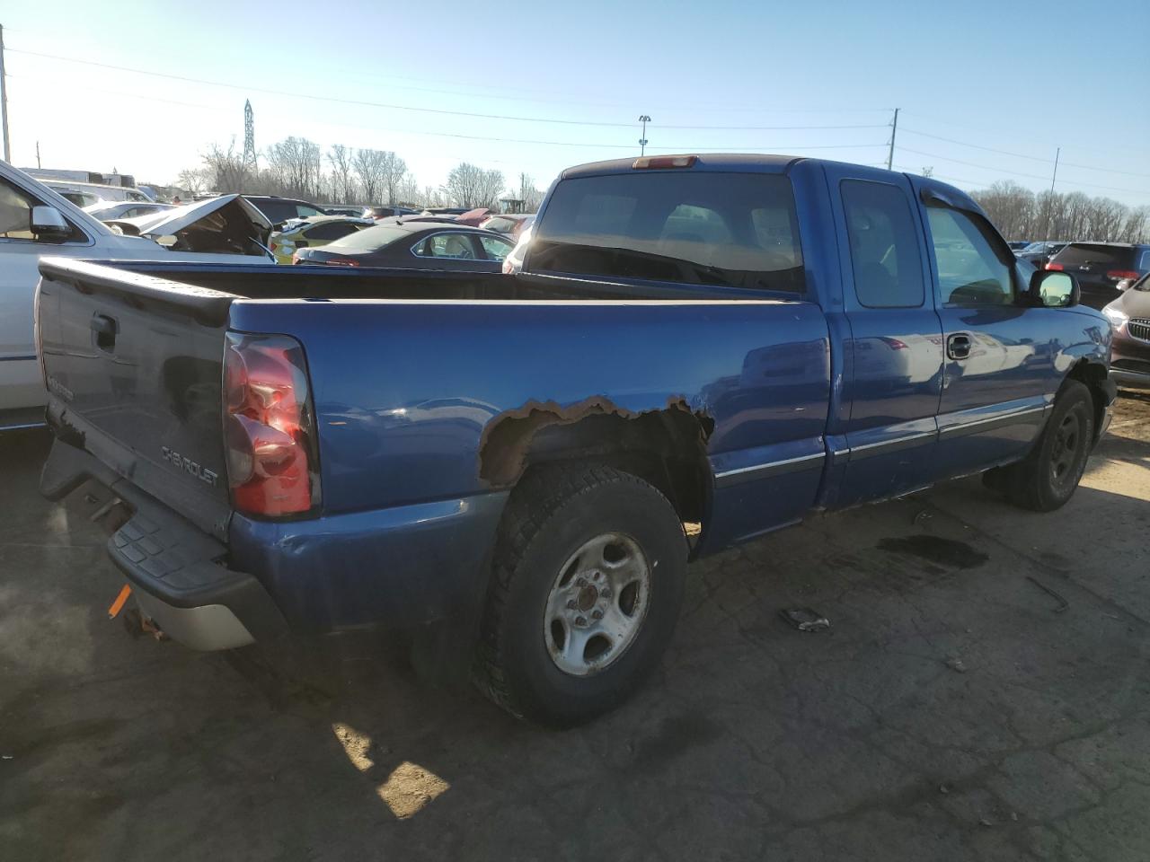 Image 3 of 2003 CHEVROLET SILVERADO C1500 2003 with VIN 2GCEC19X231291385