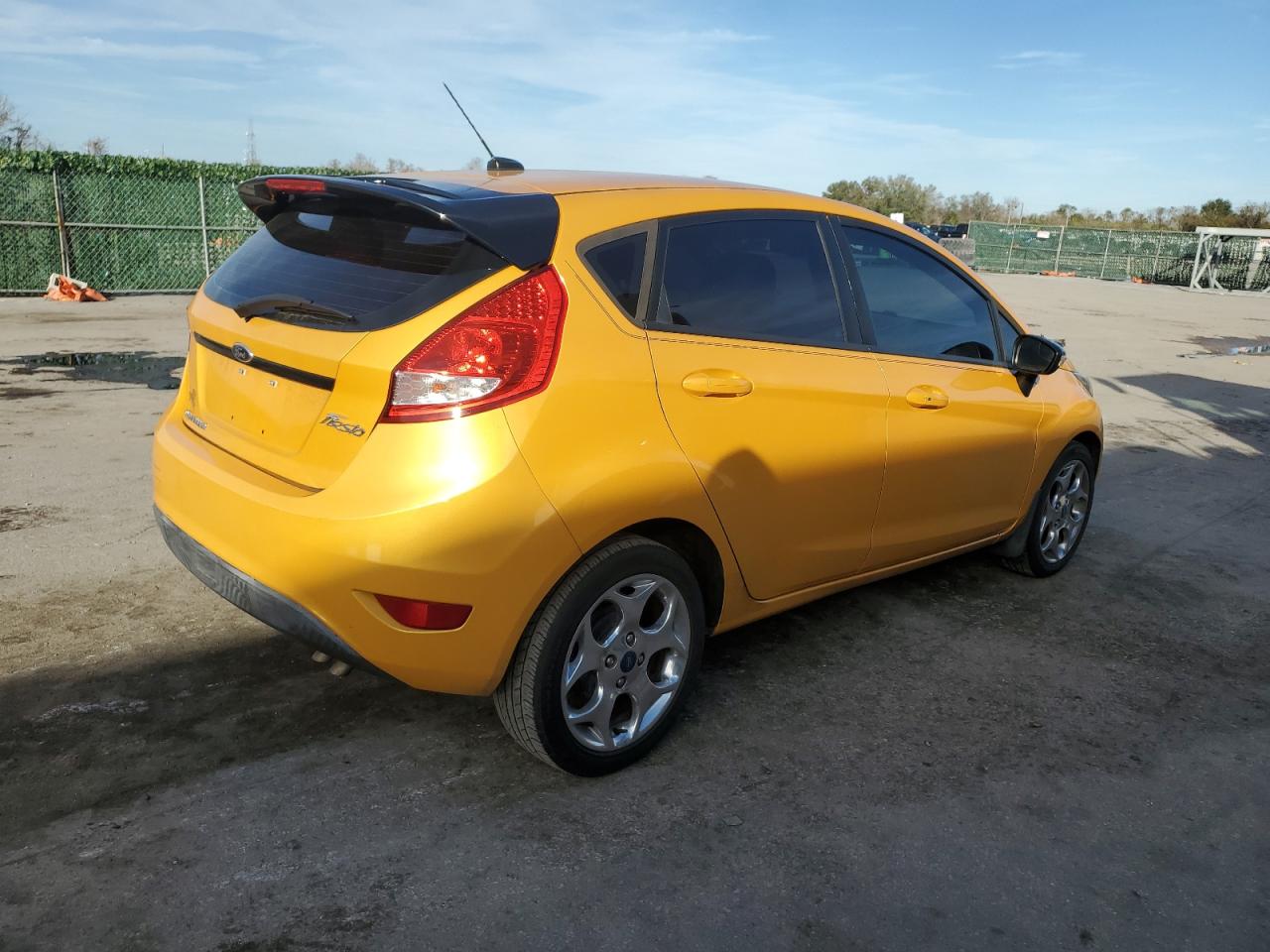 Image 3 of 2013 FORD FIESTA TITANIUM 2013 with VIN 3FADP4FJ4DM100051
