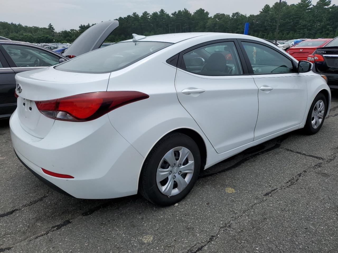 Image 3 of 2016 HYUNDAI ELANTRA SE 2016 with VIN 5NPDH4AE3GH751120