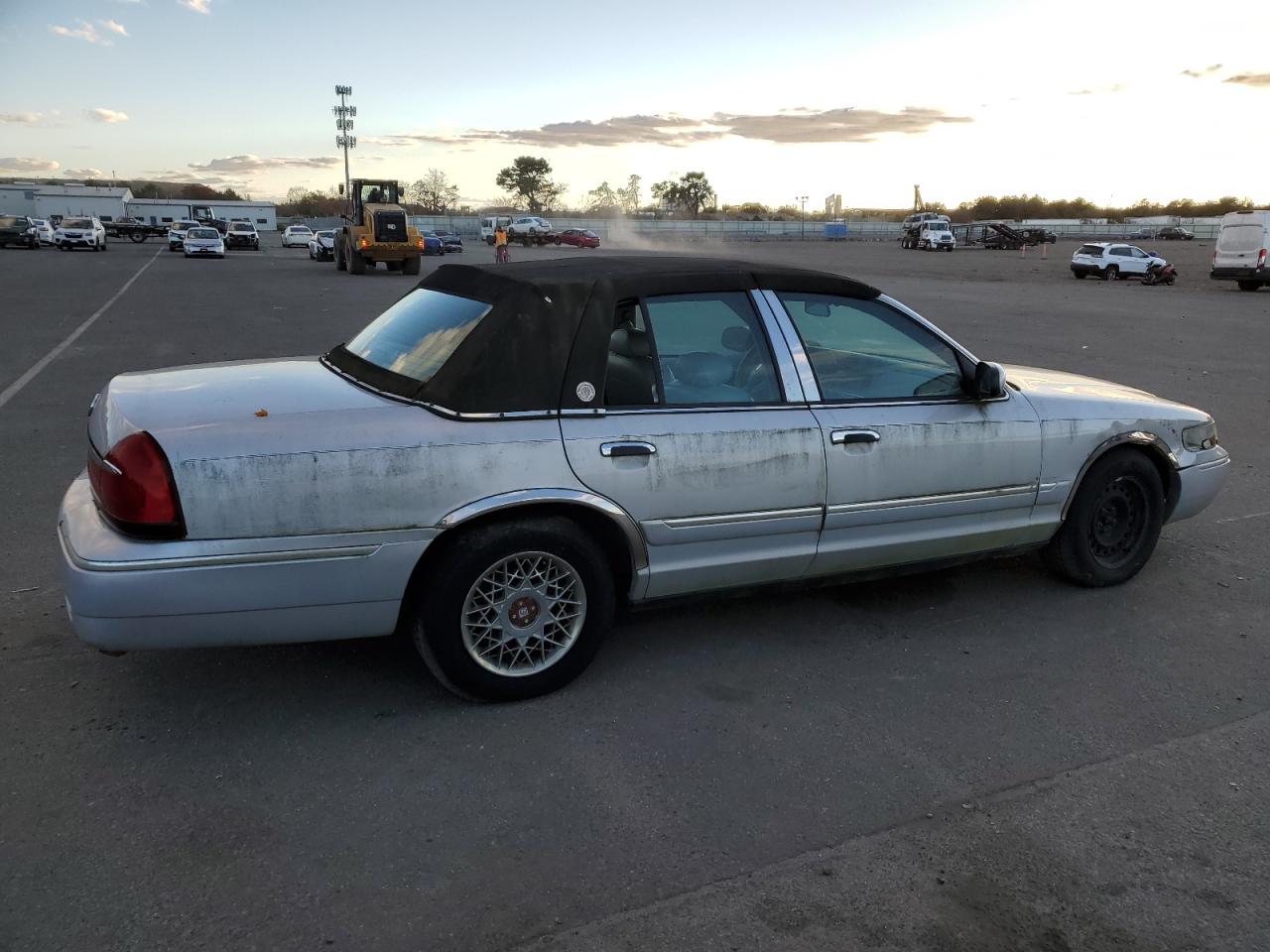 Obraz 3 z 2001 MERCURY GRAND MARQUIS GS 2001 z VIN 2MEFM74W01X688055