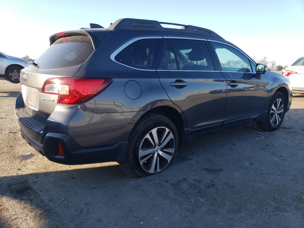 Изображение 3 2018 SUBARU OUTBACK 2.5I LIMITED 2018 с VIN 4S4BSANC4J3273014