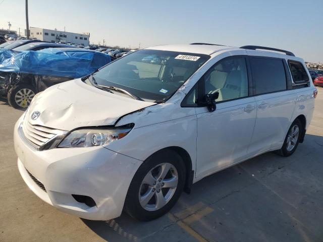 2015 TOYOTA SIENNA LE 2015 image
