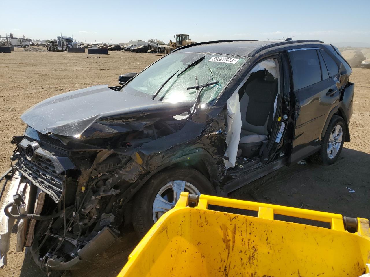 Изображение 1 2020 TOYOTA RAV4 XLE 2020 с VIN 2T3RWRFV6LW075671