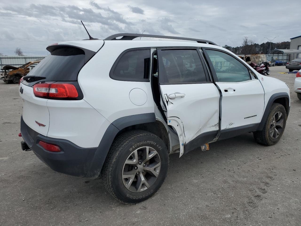 Image 3 of 2015 JEEP CHEROKEE TRAILHAWK 2015 with VIN 1C4PJMBS0FW757262