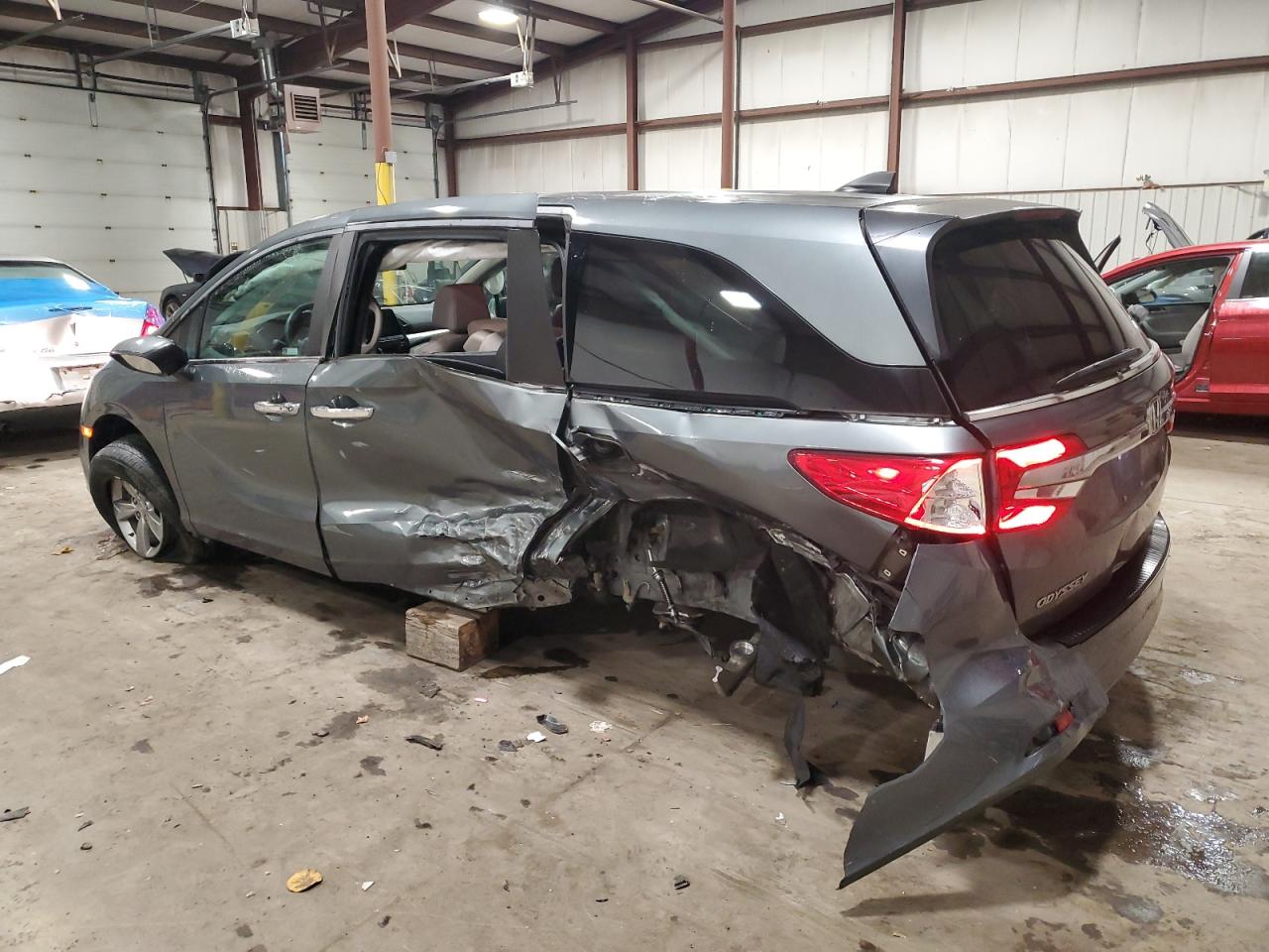 Obraz 2 z 2018 HONDA ODYSSEY EX 2018 z VIN 5FNRL6H51JB055870