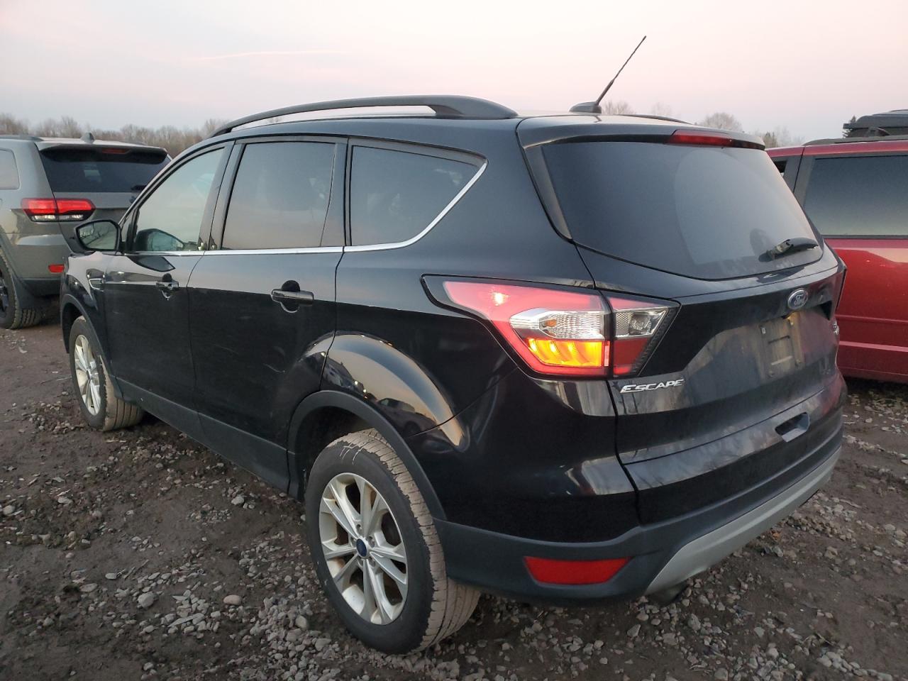 Obraz 2 z 2018 FORD ESCAPE SE 2018 z VIN 1FMCU9GD8JUB66156