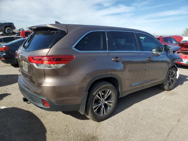 Image 3 of 2019 TOYOTA HIGHLANDER LE 2019 with VIN 5TDZZRFH7KS289196