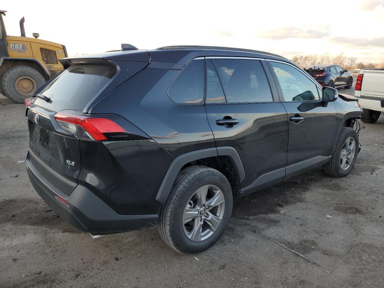 Изображение 3 2023 TOYOTA RAV4 XLE 2023 с VIN 2T3W1RFVXPC248214
