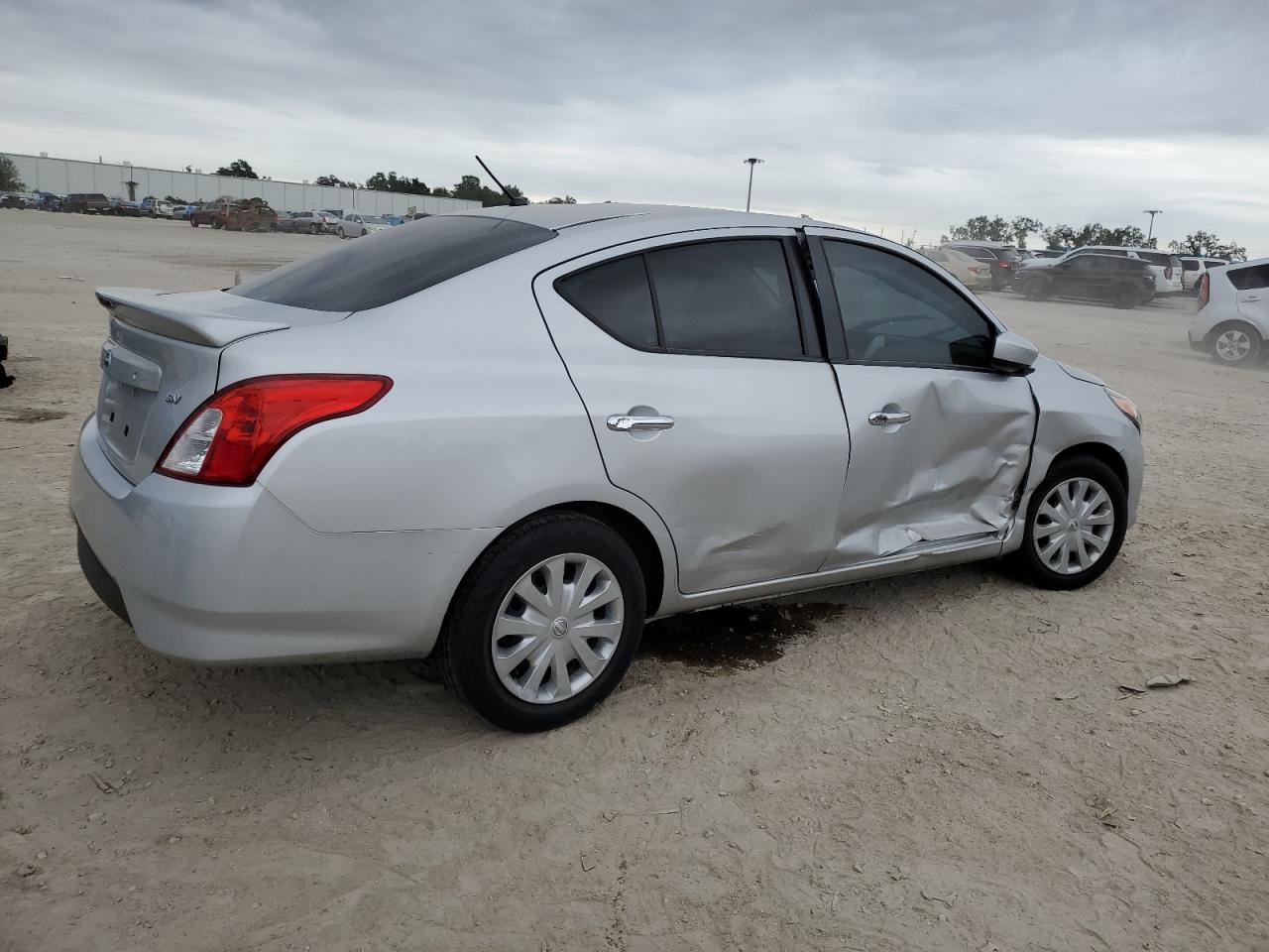 Obraz 3 z 2019 NISSAN VERSA S 2019 z VIN 3N1CN7AP4KL868594