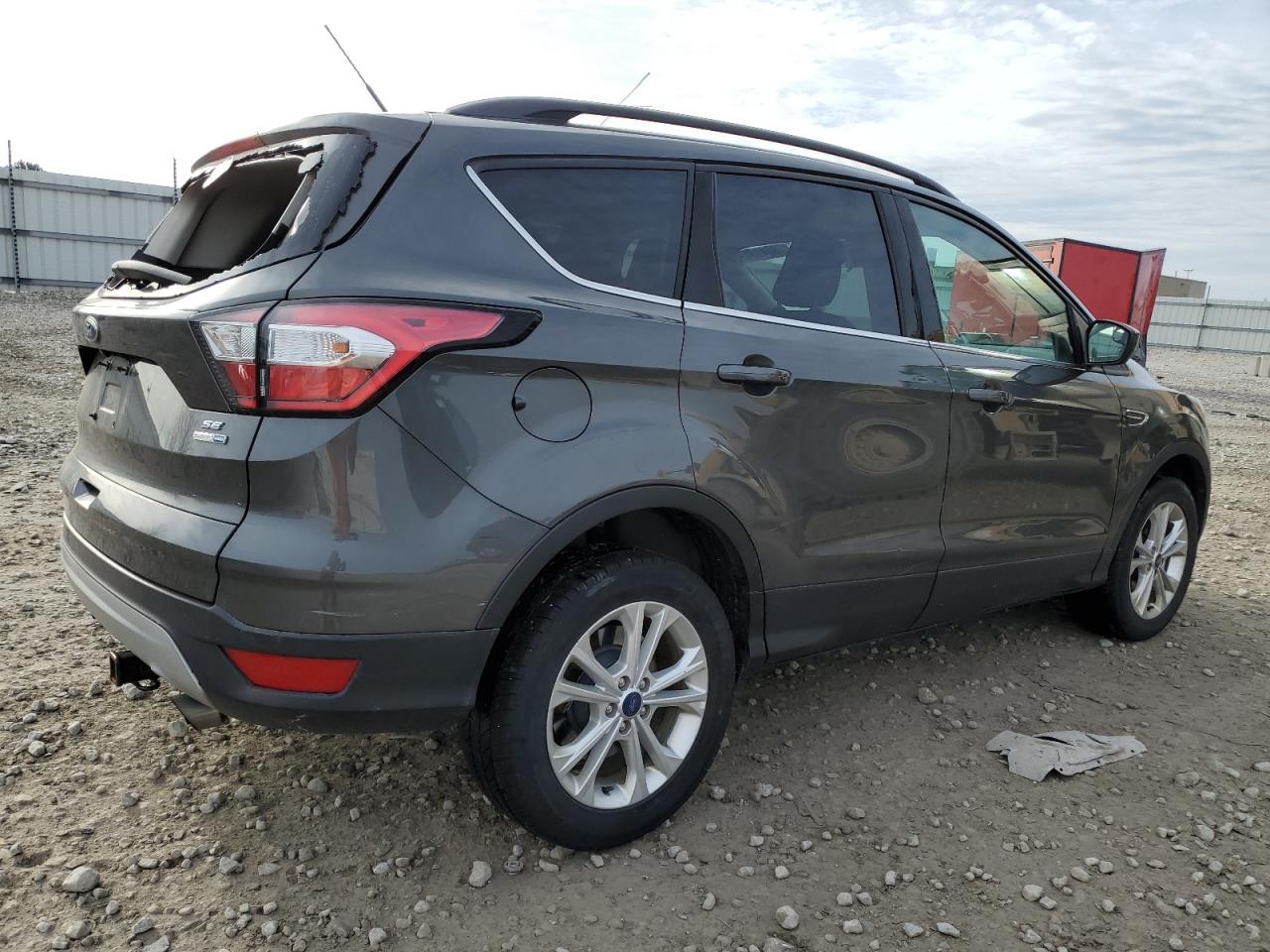 Image 3 of 2018 FORD ESCAPE SE 2018 with VIN 1FMCU9G9XJUC41449