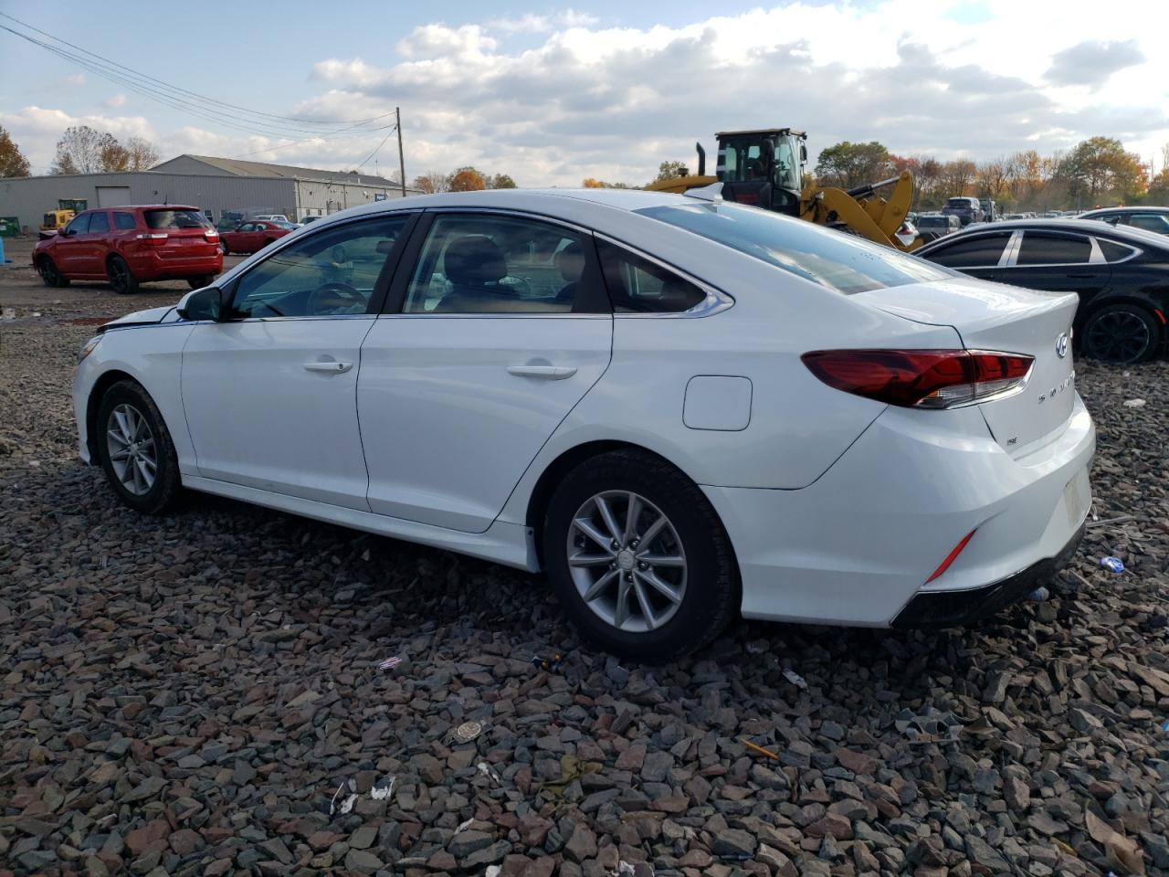Изображение 2 Hyundai Sonata Se 2018 с VIN 5NPE24AF5JH706184