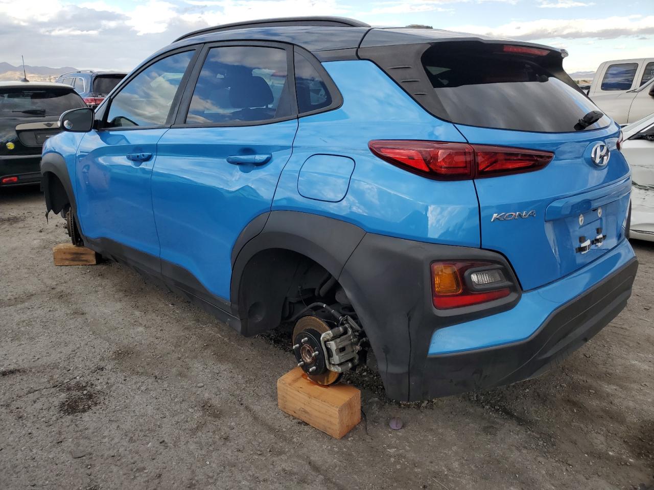Obraz 2 z 2018 HYUNDAI KONA SEL 2018 z VIN KM8K22AA3JU175211