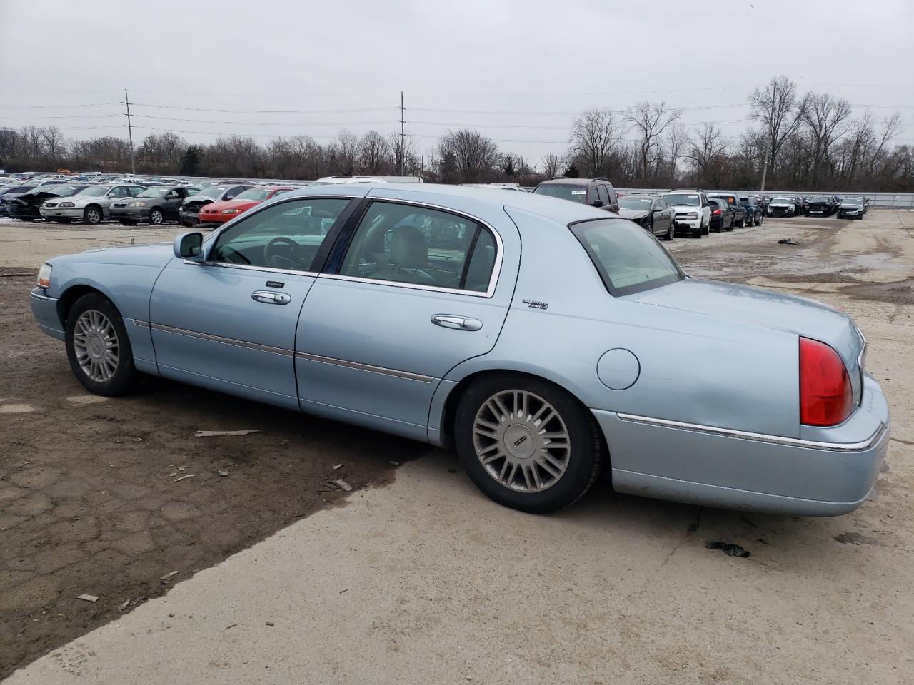 Изображение 2 2009 LINCOLN TOWN CAR SIGNATURE LIMITED 2009 с VIN 2LNHM82V69X626936