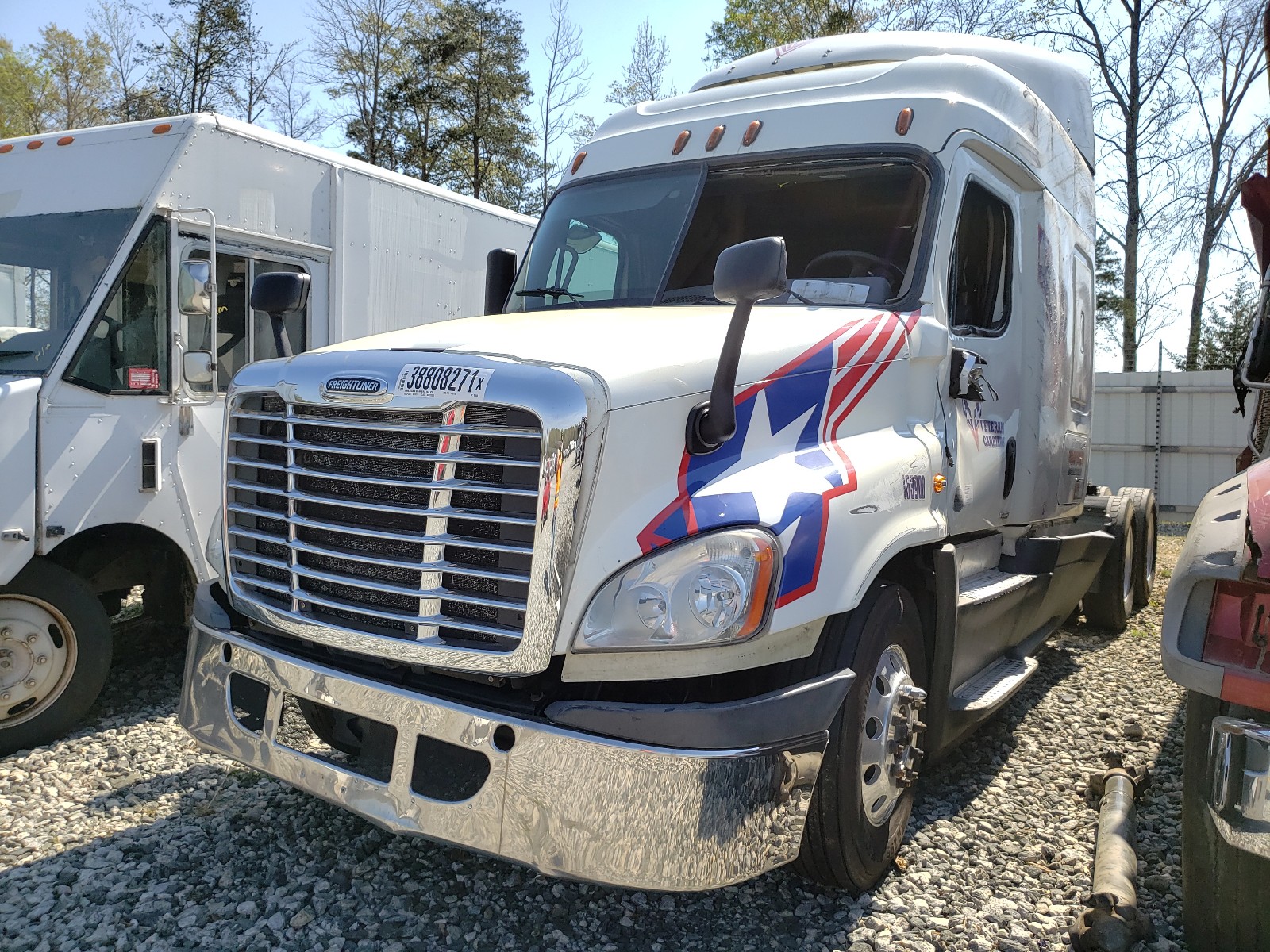 Image 2 of 2015 FREIGHTLINER CASCADIA 125 2015 with VIN 3AKJGLD51FSGU8008