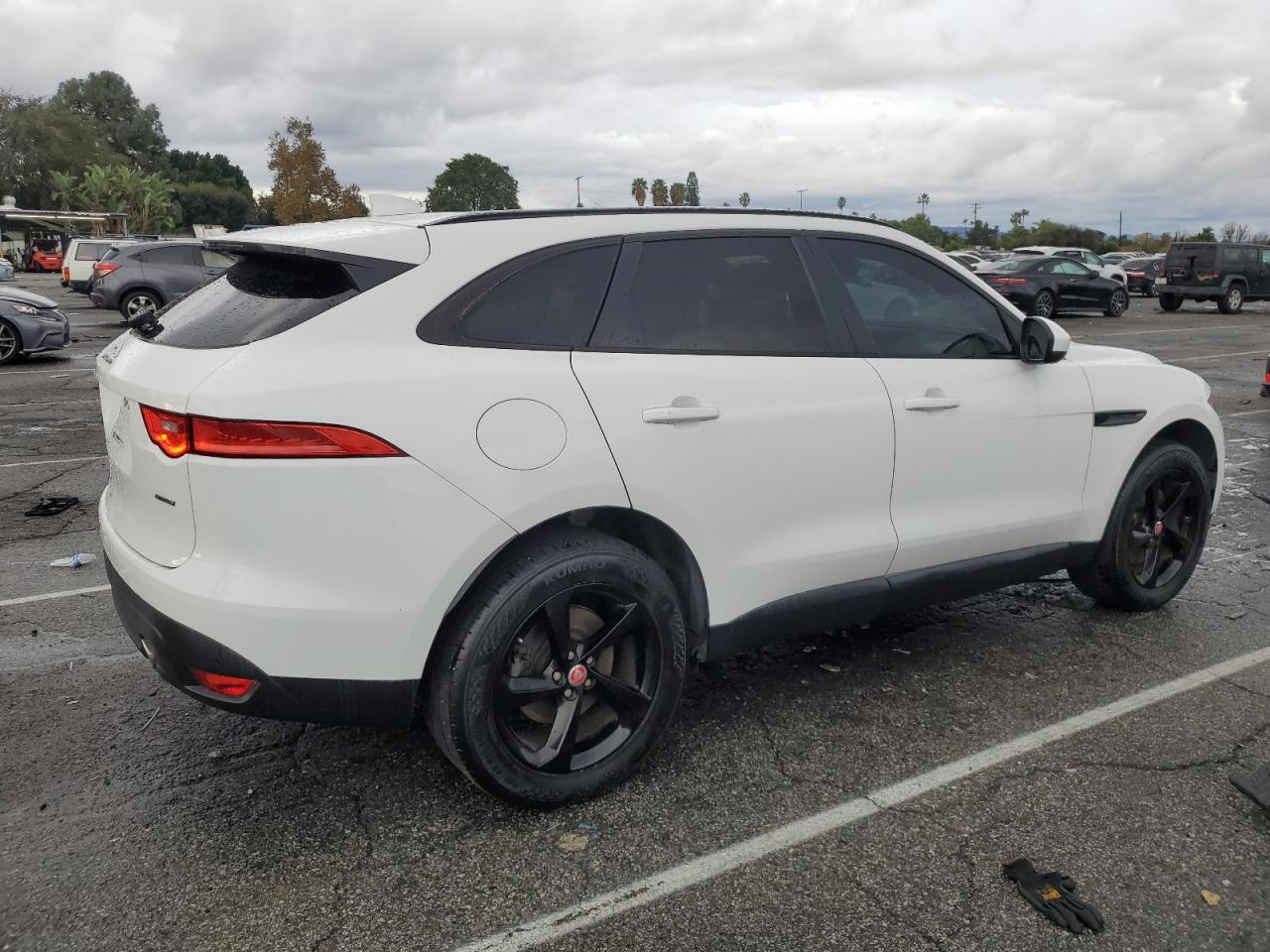 Image 3 of 2017 JAGUAR F-PACE PREMIUM 2017 with VIN SADCJ2BV7HA070460