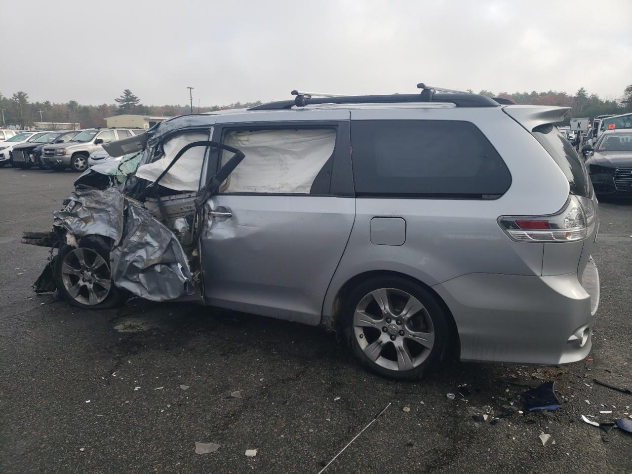 Obraz 2 z 2014 TOYOTA SIENNA SPORT 2014 z VIN 5TDXK3DC1ES471951