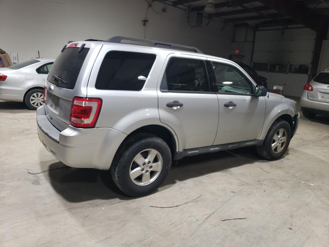 Image 3 of 2010 FORD ESCAPE XLT 2010 with VIN 1FMCU0D77AKA35449