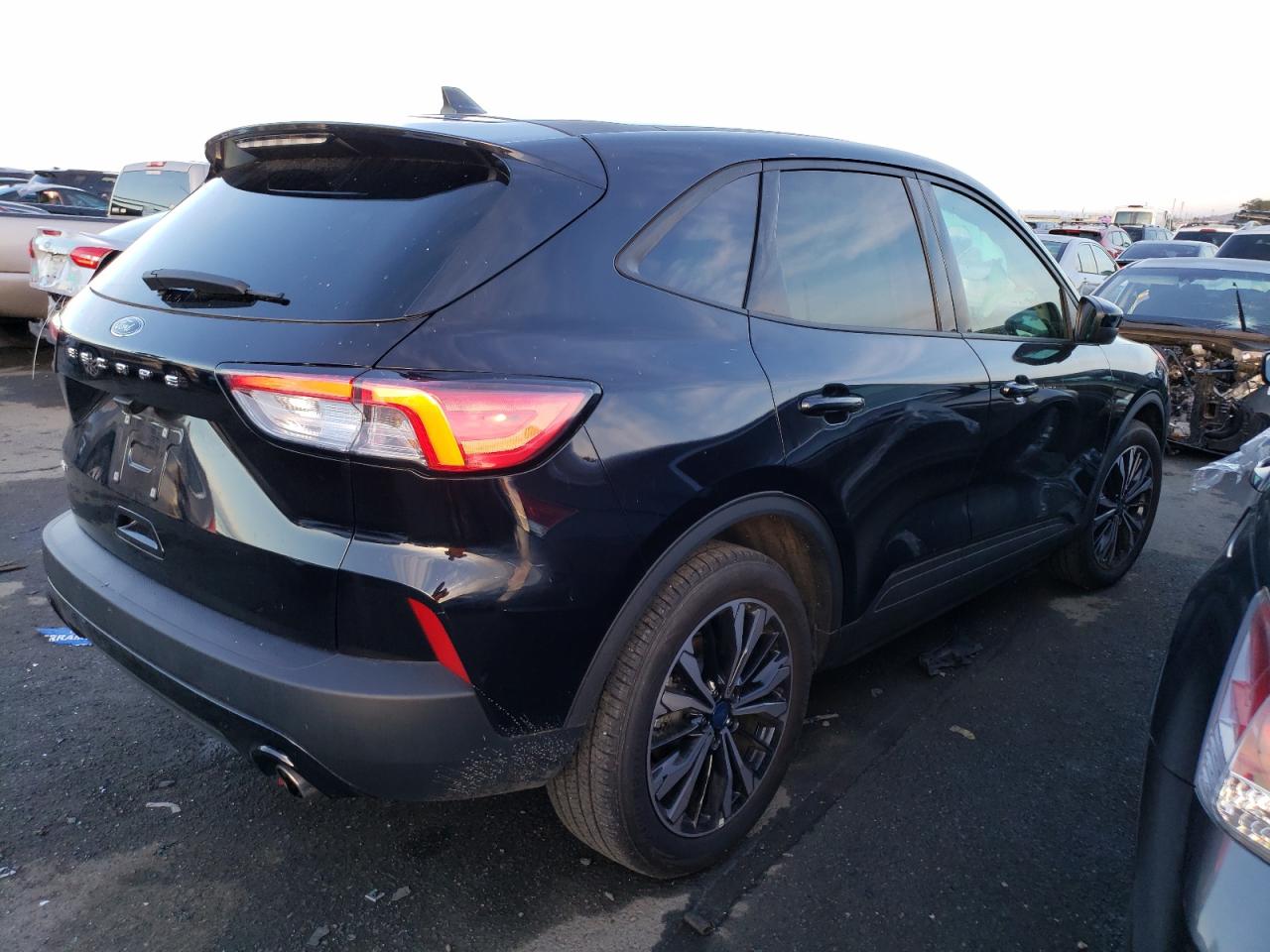 Obraz 3 z 2022 FORD ESCAPE SE 2022 z VIN 1FMCU0G63NUB03887