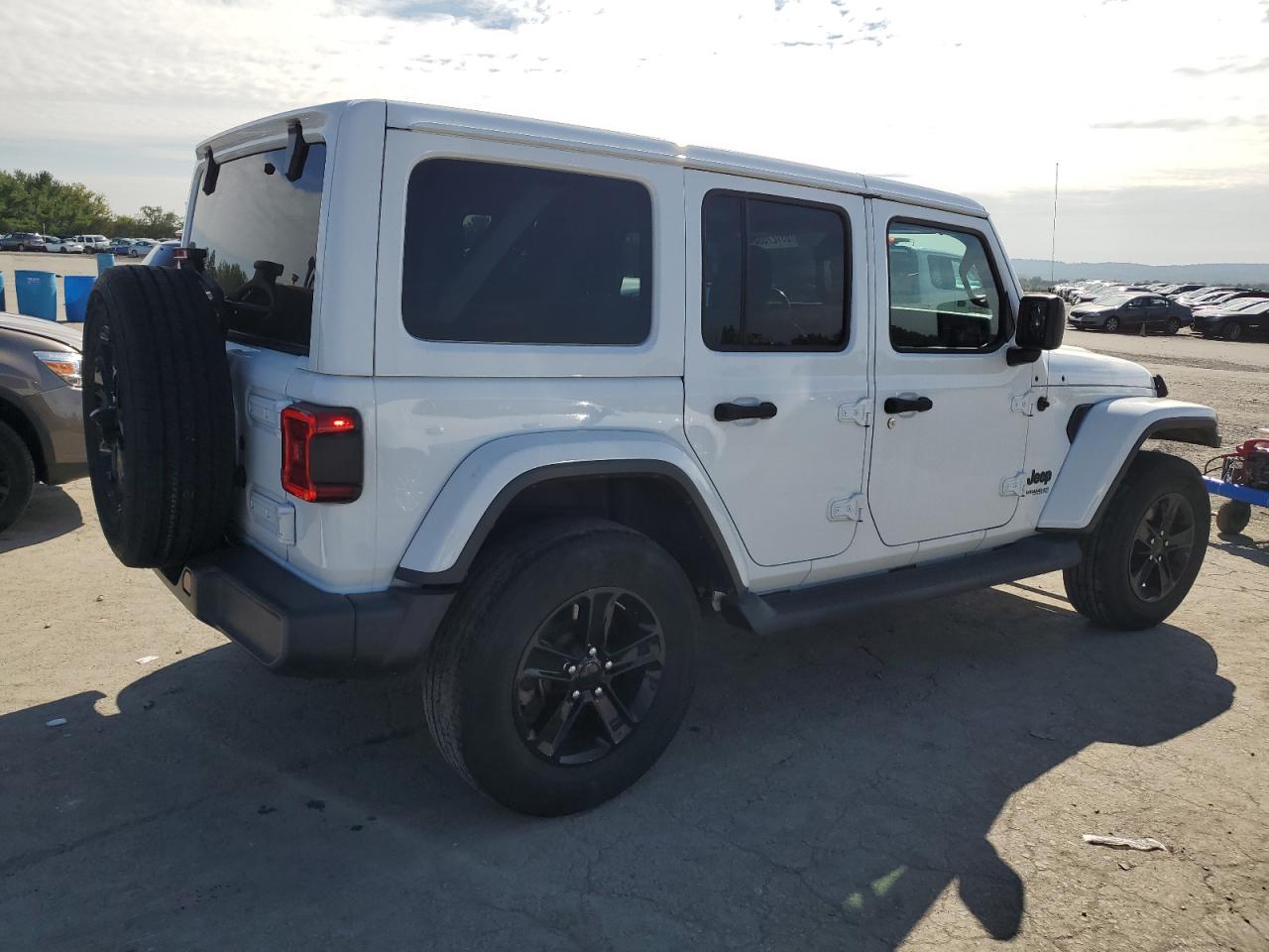 Obraz 3 z 2020 JEEP WRANGLER UNLIMITED SAHARA 2020 z VIN 1C4HJXEGXLW266335
