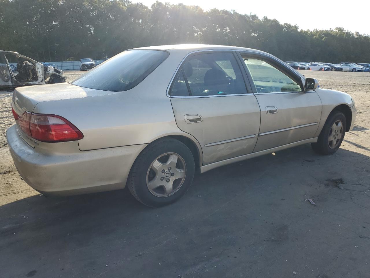 Изображение 3 2000 HONDA ACCORD EX 2000 с VIN 1HGCG1659YA045124