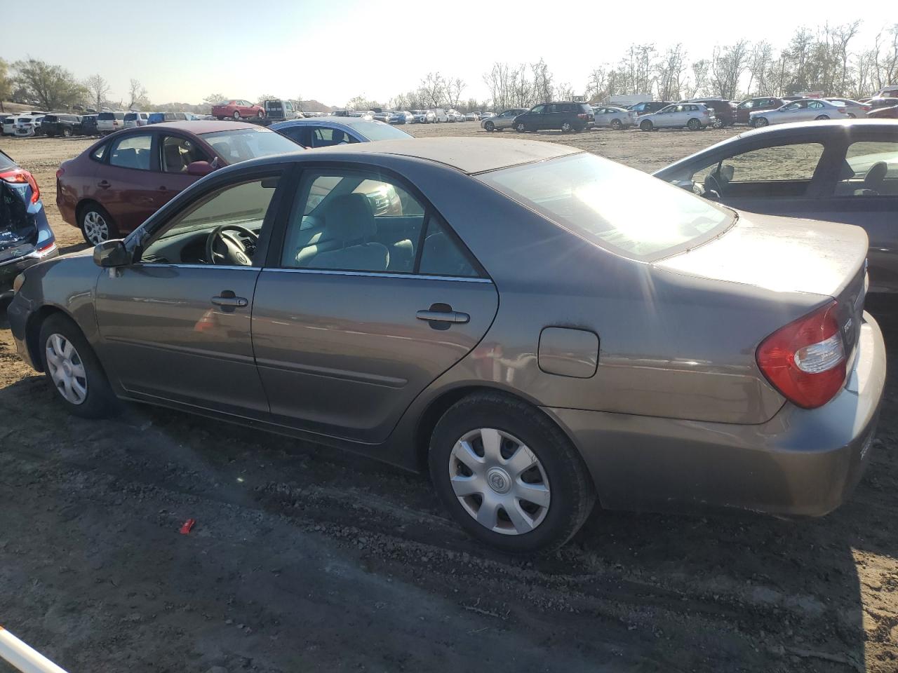 Obraz 2 z 2004 TOYOTA CAMRY LE 2004 z VIN 4T1BE30K44U883818