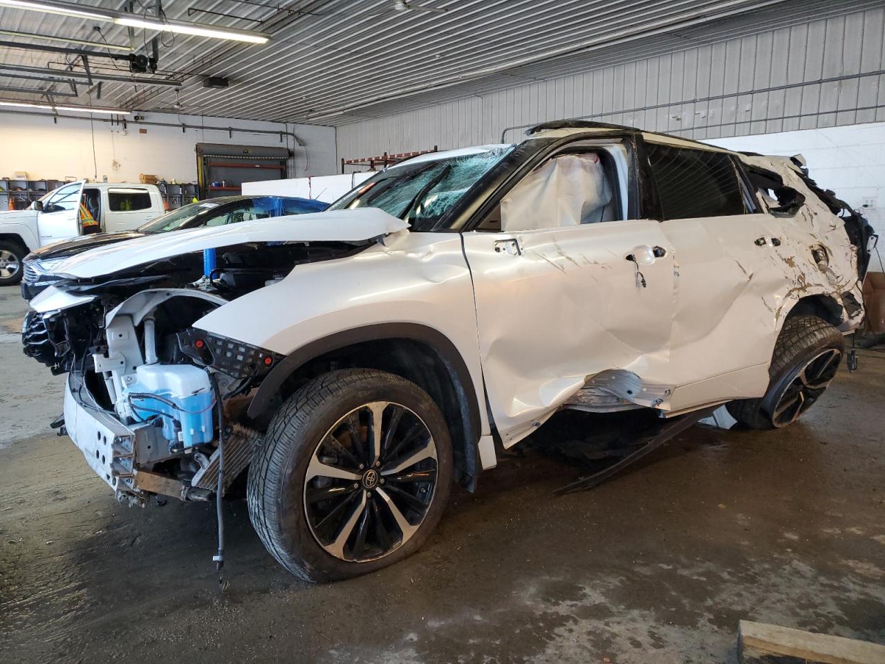 Image 1 of 2022 TOYOTA HIGHLANDER XSE 2022 with VIN 5TDLZRBH1NS216292