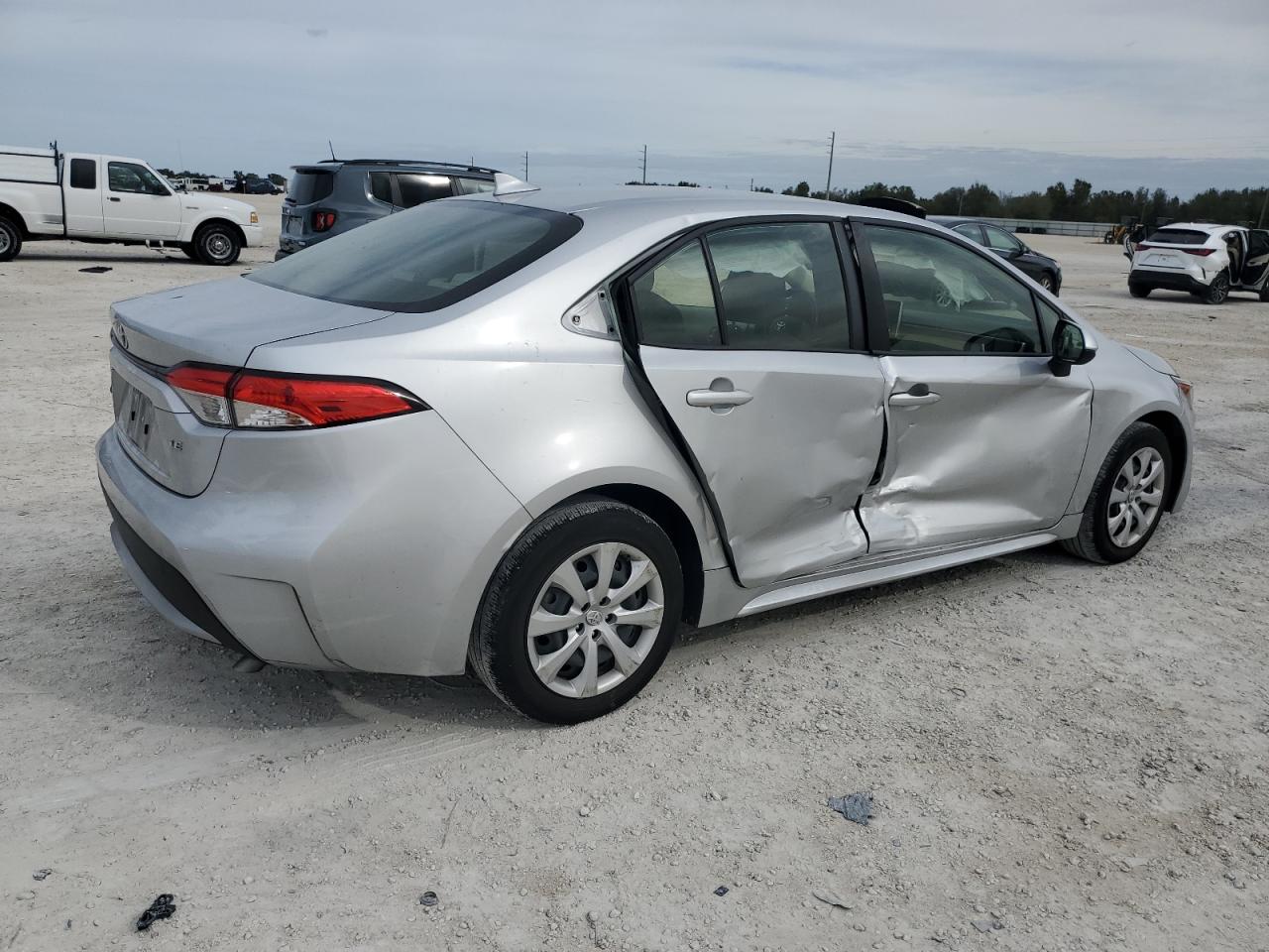 Obraz 3 z 2021 TOYOTA COROLLA LE 2021 z VIN JTDEPMAE5MJ138572