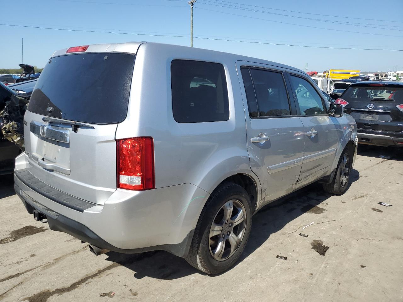Image 3 of Honda Pilot Exl 2012 with VIN 5FNYF3H5XCB032723