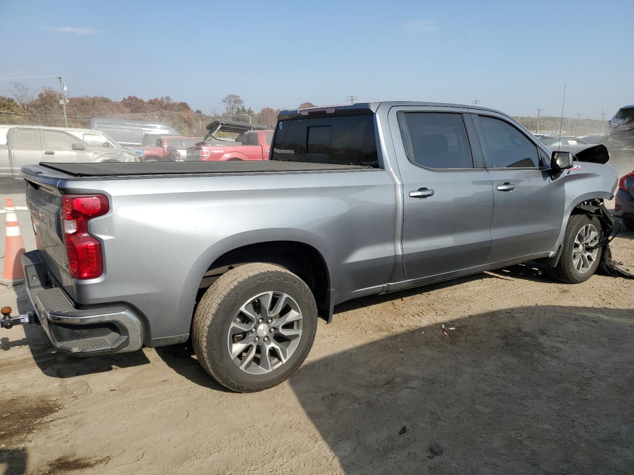 Image 3 of 2021 CHEVROLET SILVERADO K1500 LT 2021 with VIN 3GCUYDED6MG325492
