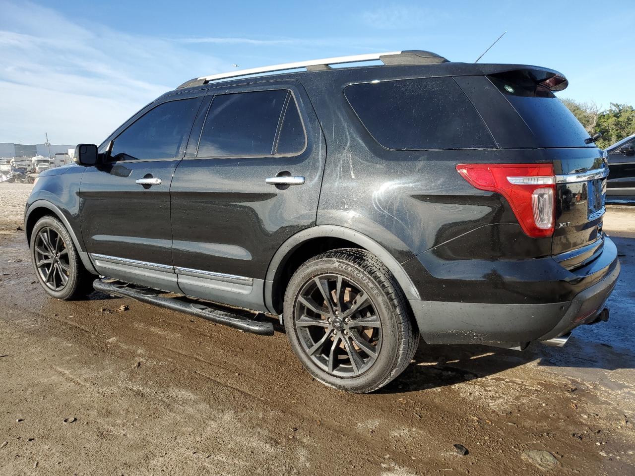 Image 2 of 2011 FORD EXPLORER XLT 2011 with VIN 1FMHK7D87BGA37557
