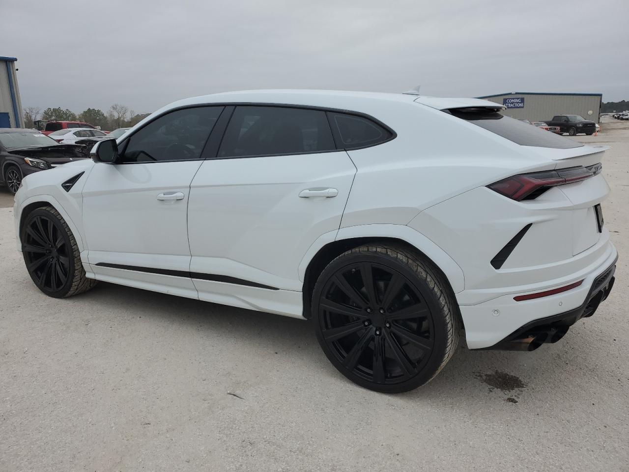Image 2 of 2019 LAMBORGHINI URUS  2019 with VIN ZPBUA1ZL2KLA05549