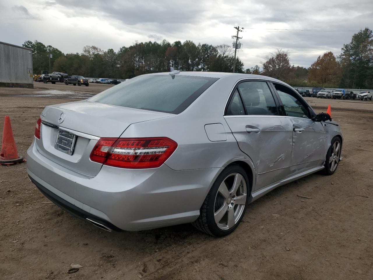 Obraz 3 z 2011 MERCEDES-BENZ E 350 2011 z VIN WDDHF5GBXBA462316
