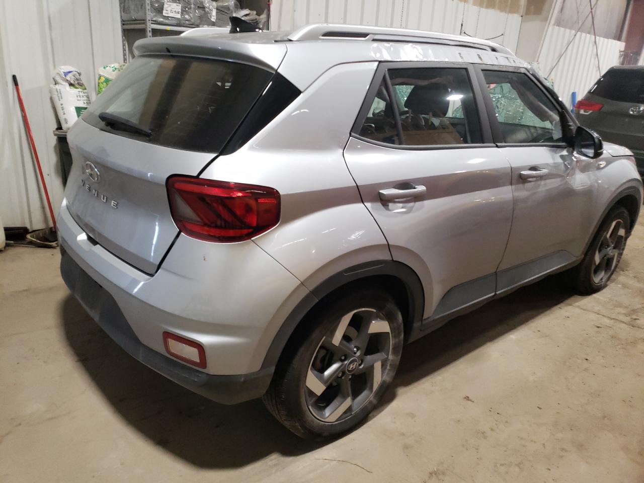 Изображение 3 2022 HYUNDAI VENUE SEL 2022 с VIN KMHRC8A39NU195016