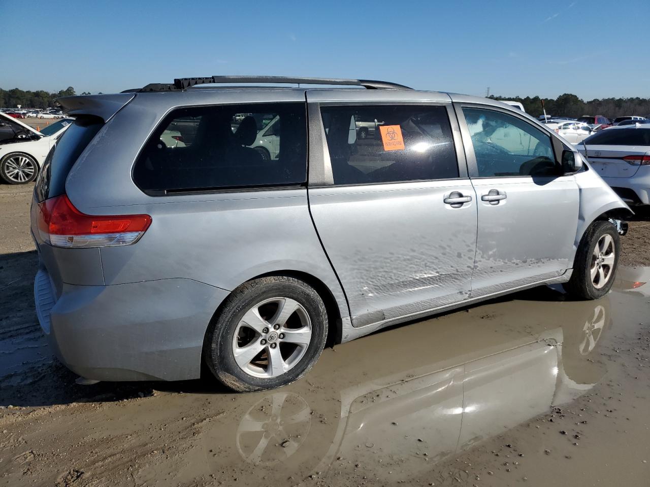 Obraz 3 z 2011 TOYOTA SIENNA LE 2011 z VIN 5TDKK3DC2BS113764